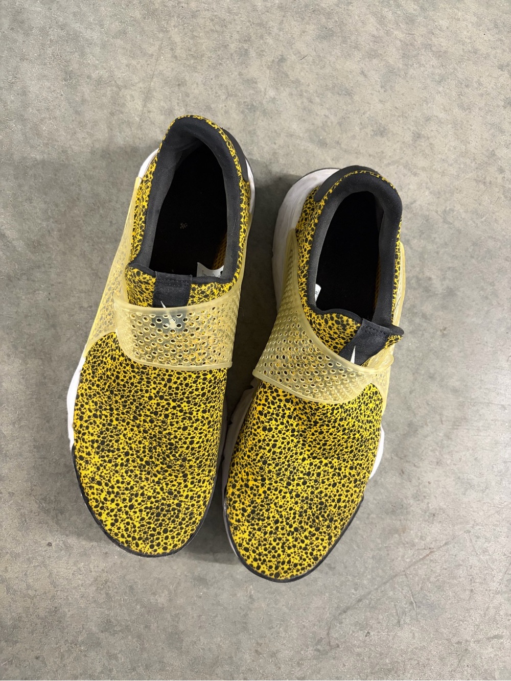 Nike Men's Yellow and Black Speckle Slip-On Sneakers with White Midsole